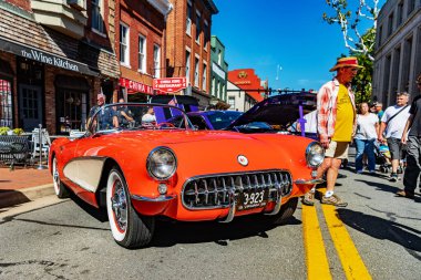 1957 Chevrolet Corvette C1 klasiği Leesburg Virginia araba fuarında sergilendi.