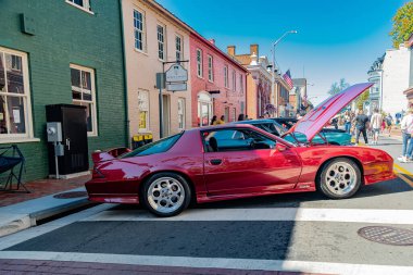 Klasik Amerikan Kas Arabası Chevrolet Camaro Z28 Leesburg 'da Gösterildi