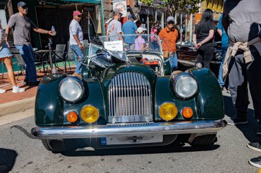 Morgan Plus 4 USA 1965 Klasik İngiliz Spor Arabası Araba Fuarında Sokakta Gösterildi