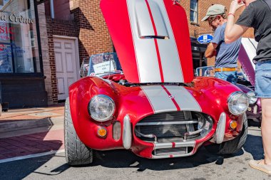 1966 Shelby Kobra 'nın Virginia' da Açık Başlıklı Ön Görüntüsü