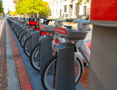 Washington 'da şarj istasyonları olan şehir bisiklet kiralama istasyonu