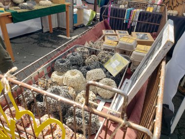 Leesburg 'daki Yerel Pazar El yapımı Kuş Yemi ve Doğa Ürünleri