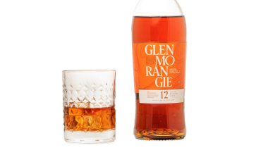 Glenmorangie Orijinal 12 yıllık viski şişesi ve bardak