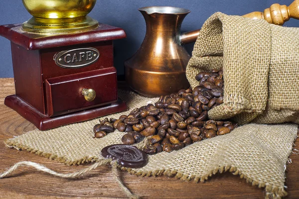 Kávédaráló, a török és a csésze kávé — Stock Fotó