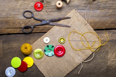 Ahşap üzerine eski makas