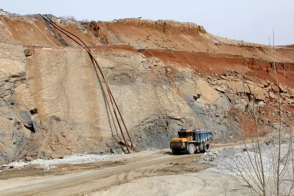 Truck in a quarry — Stock Photo, Image