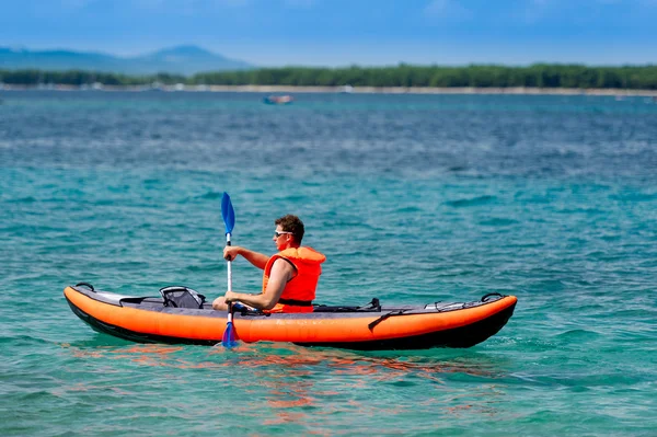 Kayak sul mare — Foto Stock
