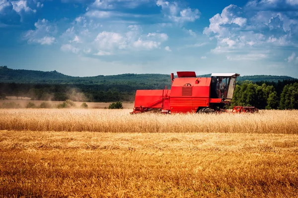 Combineer oogstmachine — Stockfoto