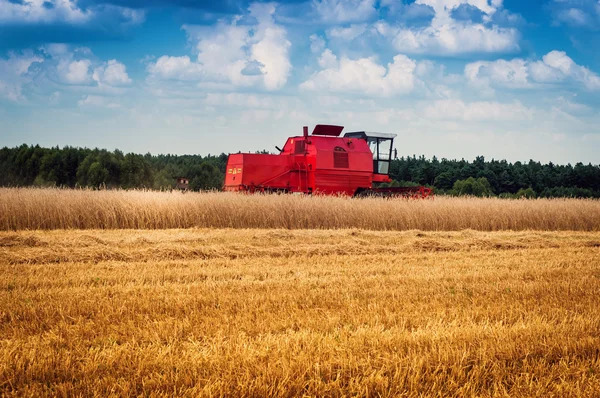 Combineer oogstmachine — Stockfoto