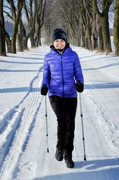 Stavgångpro nordic walking — Stockfoto