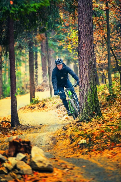 Mountainbiker im Einsatz — Stockfoto