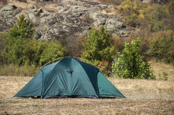 Tenda verde na natureza — Fotografia de Stock