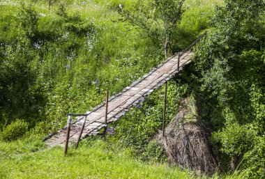 küçük Nehrin altından ahşap yaya köprüsü