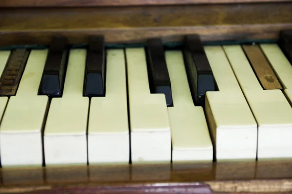 Keys of broken piano — Stock Photo, Image