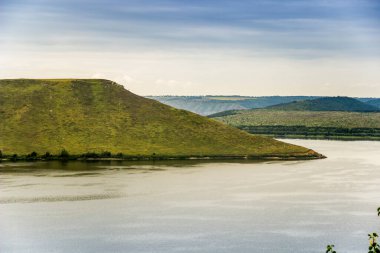 bir Bakota körfezi (Dnistrovske rezervuarı), Dnister nehri, Podilski tovtry Ulusal Parkı, Batı Ukrayna 'nın Khmelnitskiy bölgesi