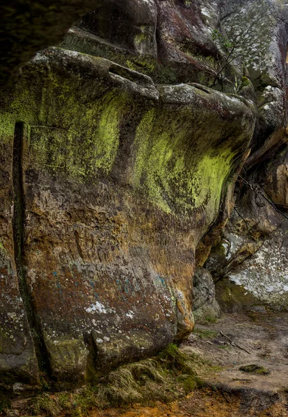 Написи Скелях Довбуша Українському Карпатському Парку Поланський Обласний Ландшафтний Парк — стокове фото