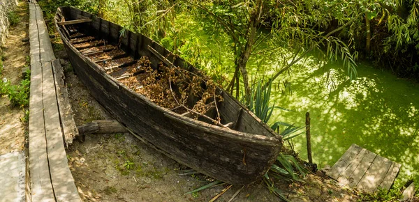 Viejo Barco Madera Patio Trasero Vylkove Parte Ucraniana Del Delta — Foto de Stock