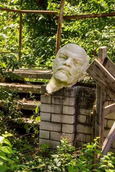 Dekommunalisierung Der Ukraine Beschädigte Lenin Büste Auf Müllhalde — Stockfoto