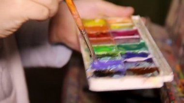 içinde suluboya fırça