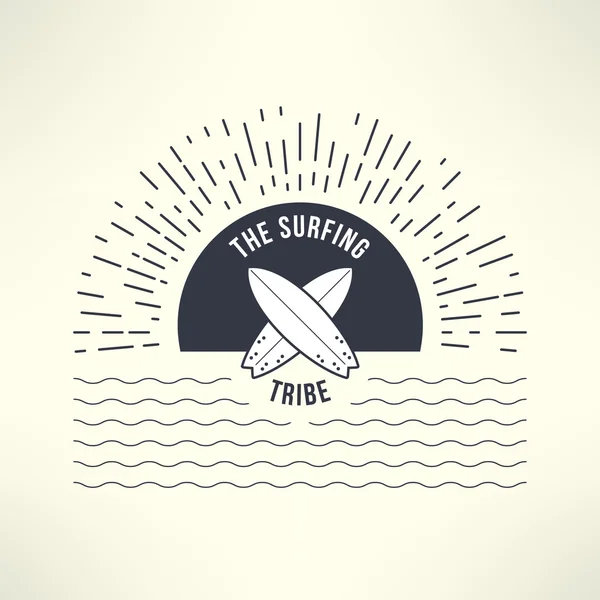 Vector surfeando fondo con sol y olas. Camiseta diseño gráfico de tabla de surf. Fondo deportivo inspirador — Archivo Imágenes Vectoriales