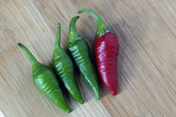 Pimentos de malagueta diferentes — Fotografia de Stock