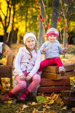 sonbahar Park iki kız kardeş