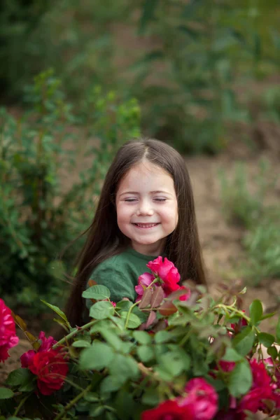 Cute Girl Green Dress Blossoming Rose Garden Cute Beautiful Lovely — Stock Photo, Image