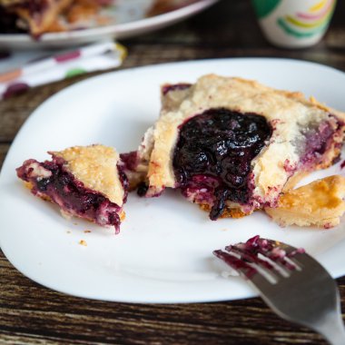 Berry pie yaban mersini (segment ve çilek ile)