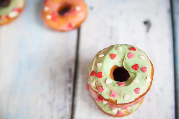 Pączki pudrem kropi — Zdjęcie stockowe