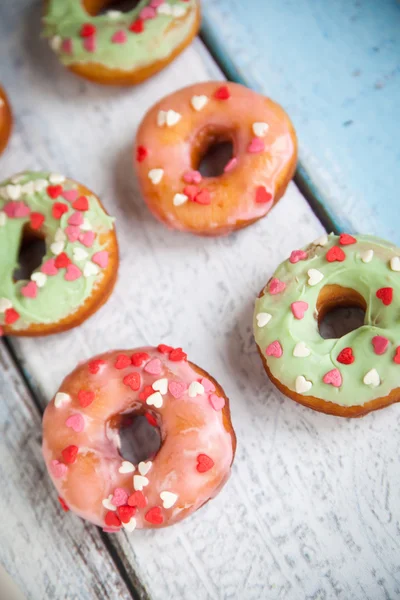 Pączki pudrem kropi — Zdjęcie stockowe