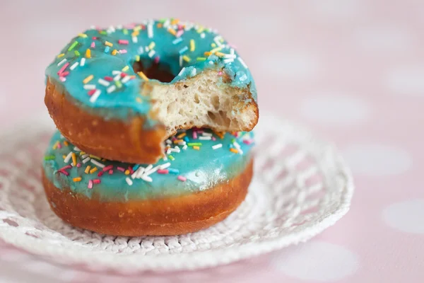 Donuts met hagelslag ijsvorming — Stockfoto