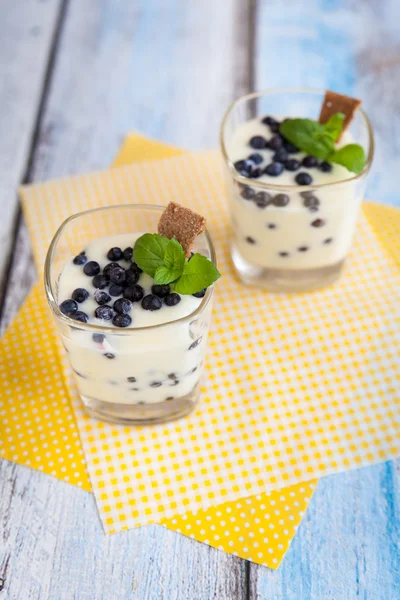 Dessert with natural yogurt, lemon curd and blueberries — Stock Photo, Image