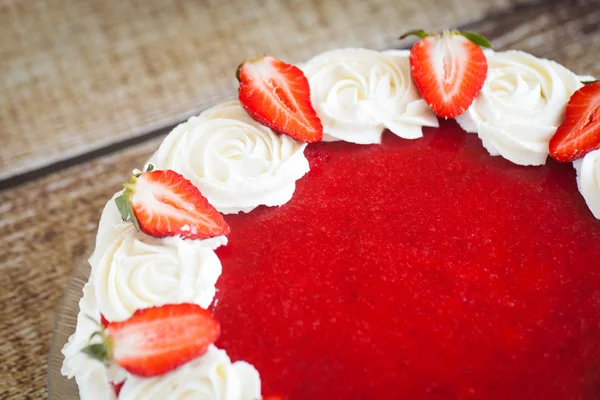 Birthday cake with strawberries and cream roses — Stock Photo, Image