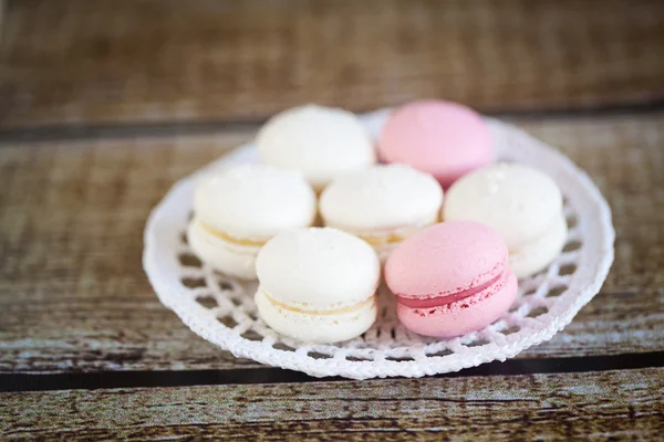 Strawberry and coconut macarons — Stock Photo, Image