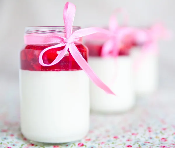 Dessert with strawberries — Stock Photo, Image