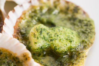 sarımsak tereyağı ve otlar ile tarak