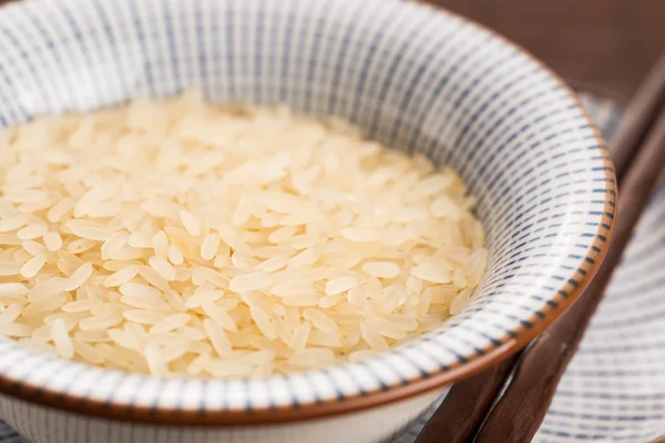 Kom van geblancheerd risotto rijst — Stockfoto