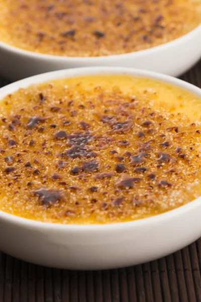 Creme brulee. Francouzská vanilkový dezert s karamelizovaného cukru — Stock fotografie