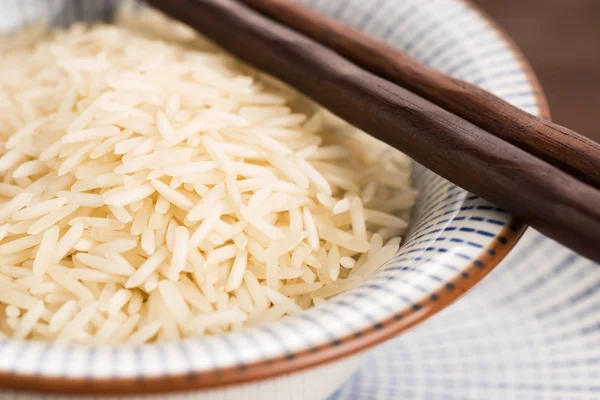 Riz basmati dans un bol — Photo