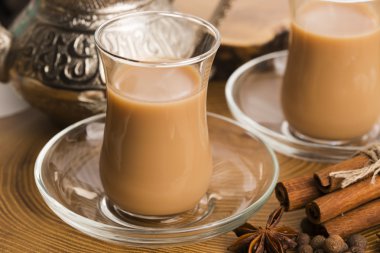 Masala chai baharatlar ile