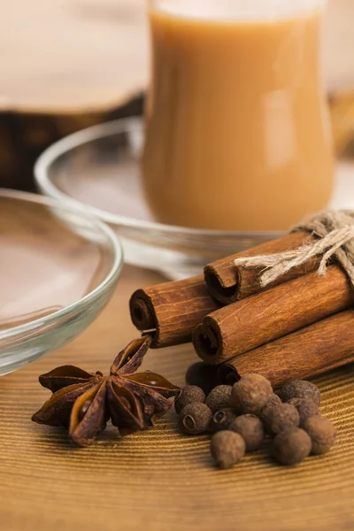 Masala chai med kryddor — Stockfoto