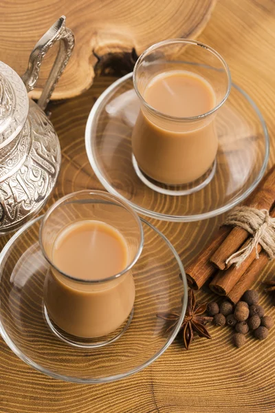 Masala chai med kryddor — Stockfoto