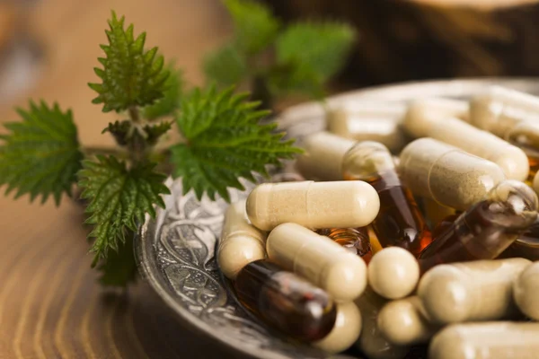 Pills with herbs, macro — Stock Photo, Image