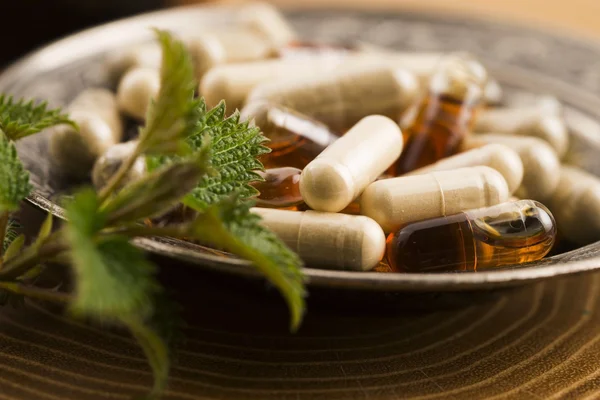 Pills with herbs, macro — Stock Photo, Image