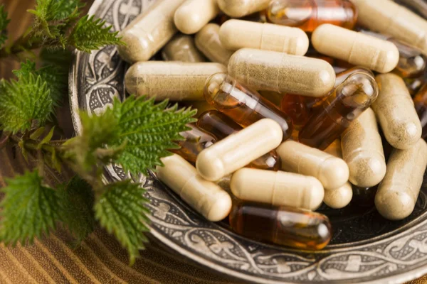 Pills with herbs, macro — Stock Photo, Image