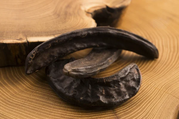 Carob pods and carob powder — Stock Photo, Image