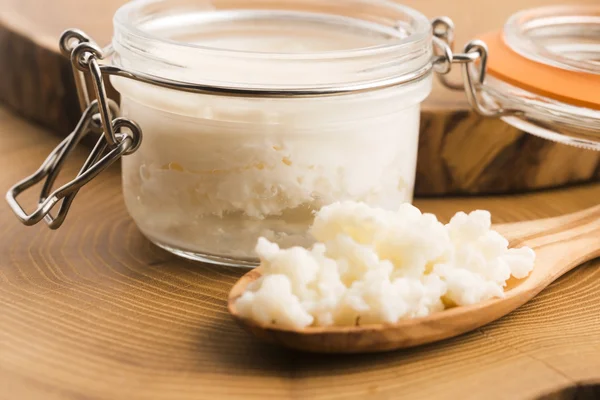 Ekologiska probiotiska mjölk kefir korn — Stockfoto