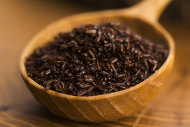 Psyllium tohumlar üzerinde tahta kaşık