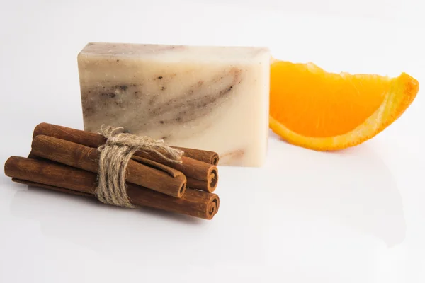Tarçın ve turuncu ile sabun — Stok fotoğraf