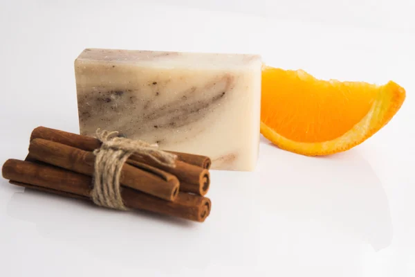 Bar of soap with cinnamon and orange — Stock Photo, Image